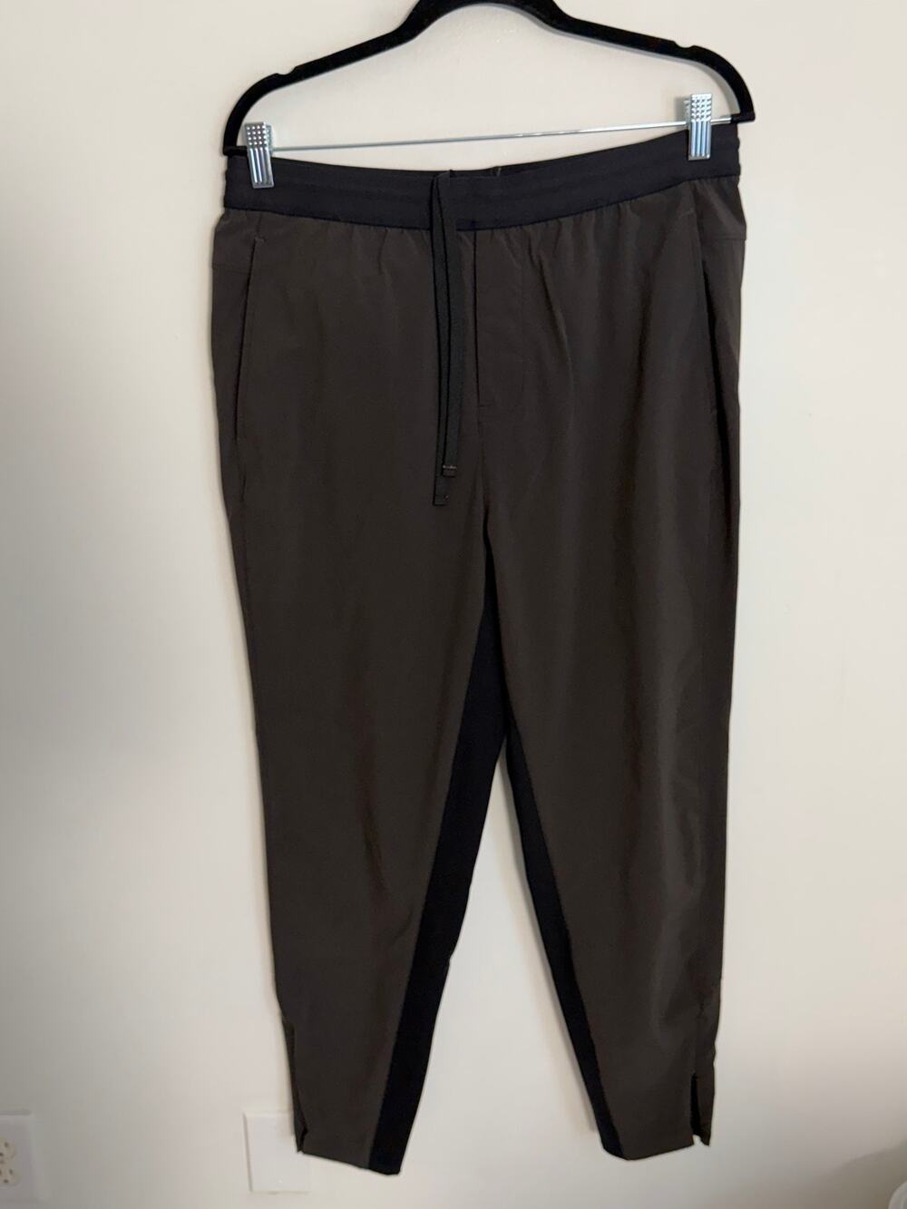 Everlane Athletic Unisex pants size E5